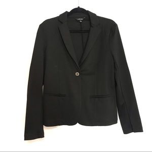 Classic women’s slim fit black blazer buttoned